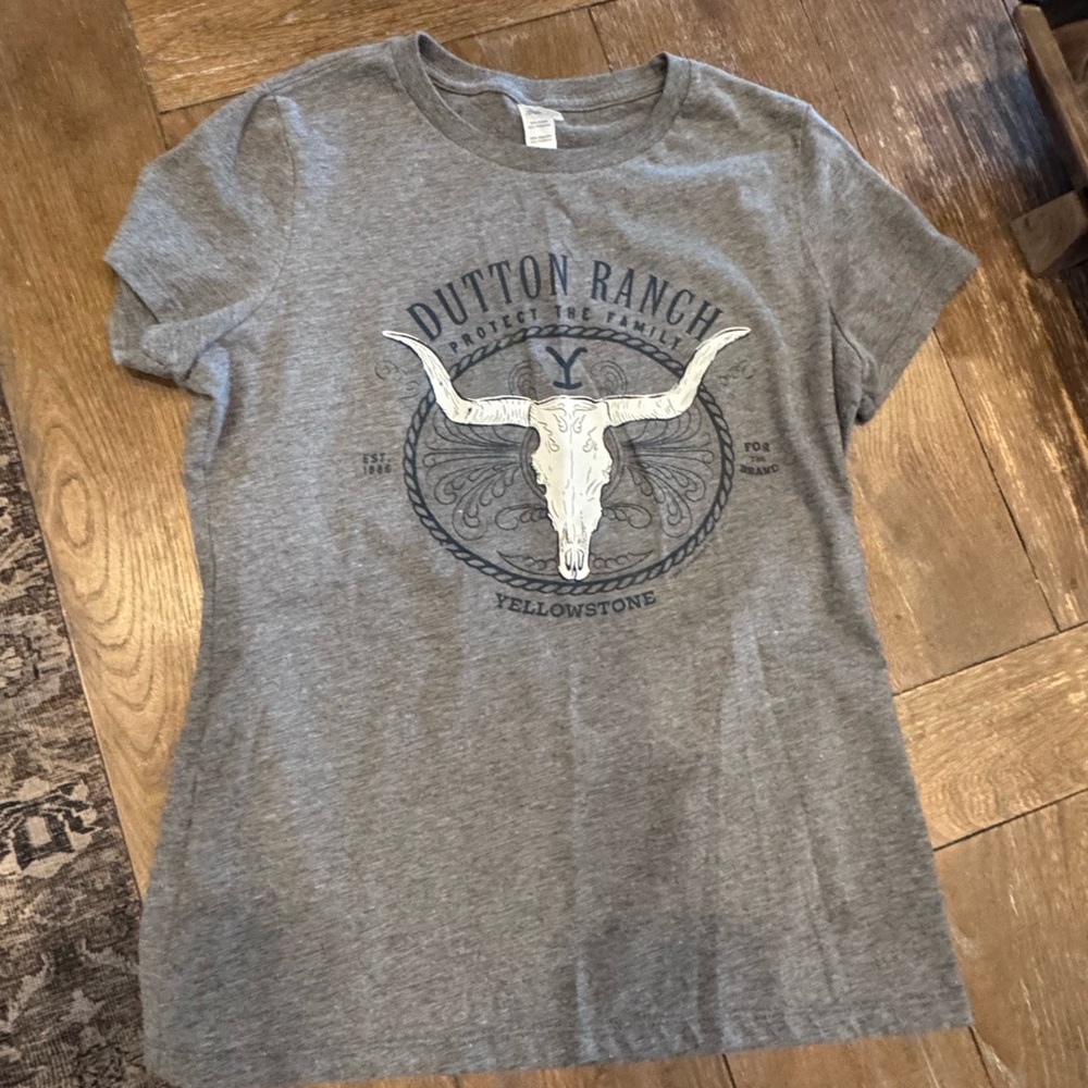 Yellowstone Gray Dutton Ranch Graphic T-Shirt - Picture 2 of 4